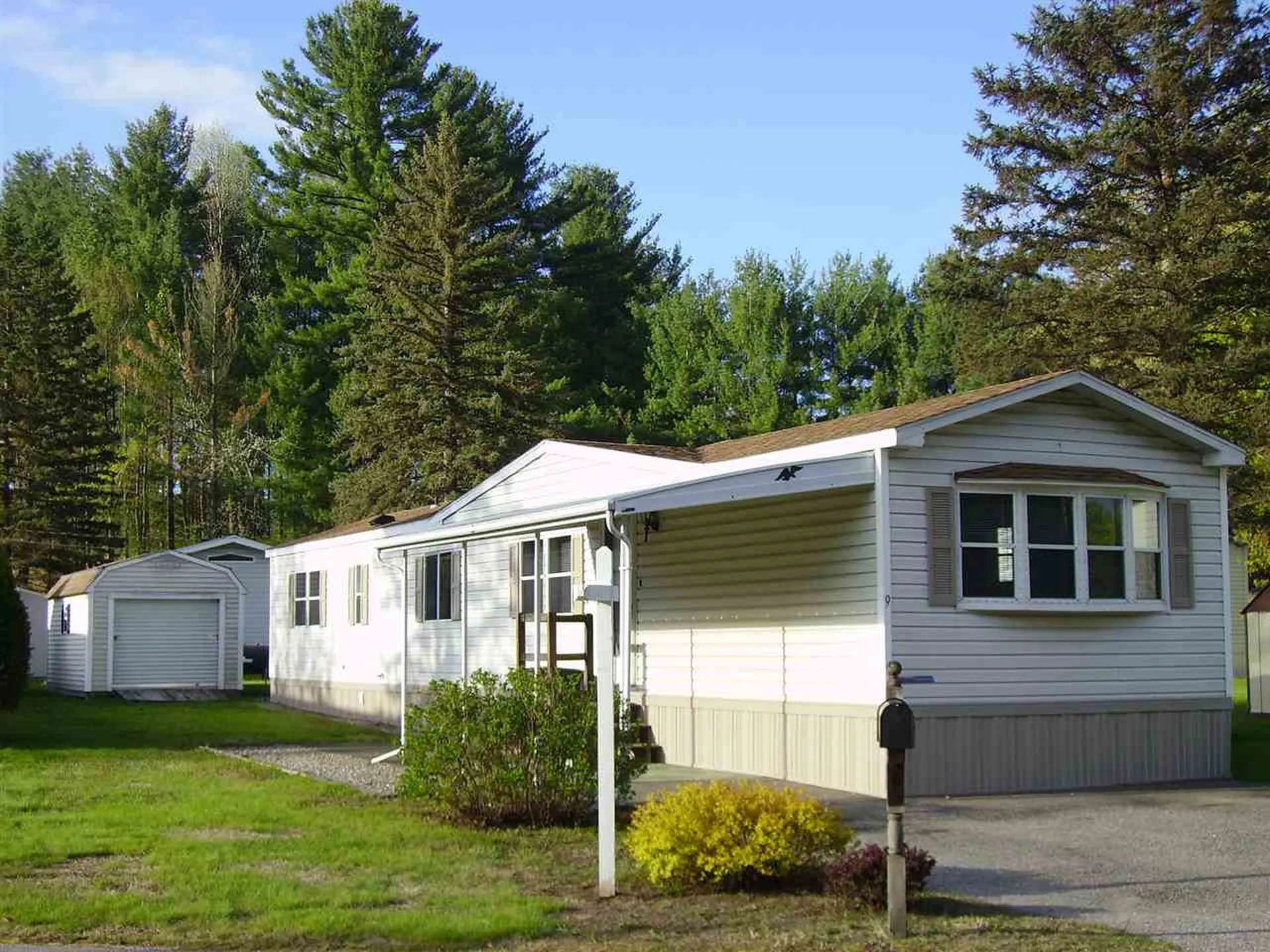 9 Embassy Avenue Hooksett NH 03106