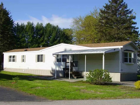 9 Embassy Avenue Hooksett NH 03106
