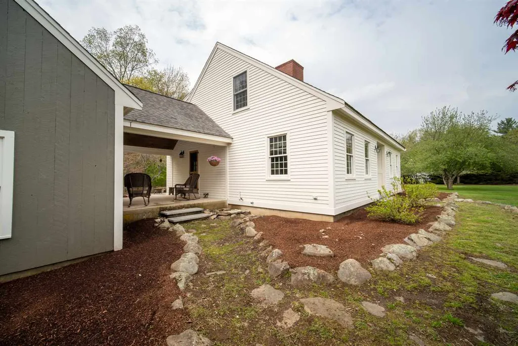 11 Forest Drive East Kingston NH 03827