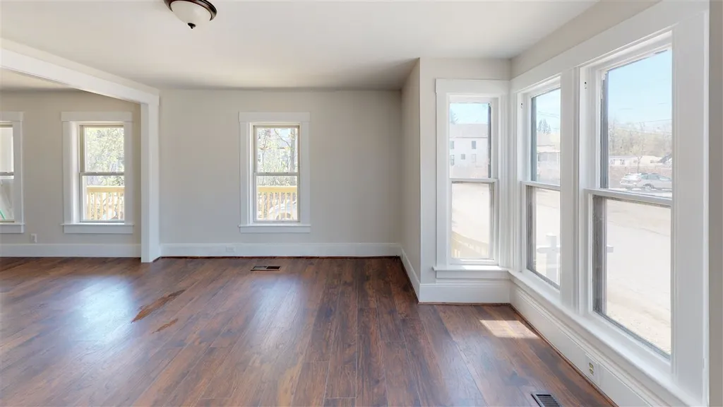 14 Crowley Street Farmington NH 03835