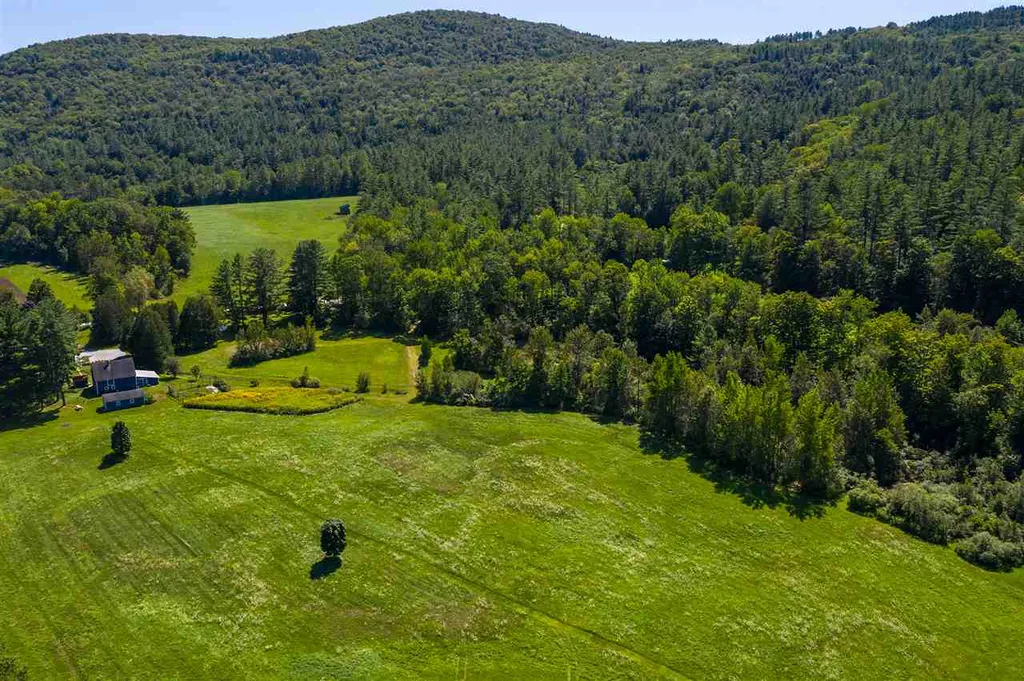 24 Spring Lake Road Shrewsbury VT 05738