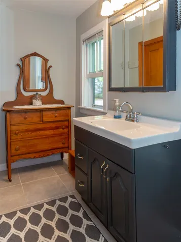 26 West Shore Park Road Kingston NH 03848