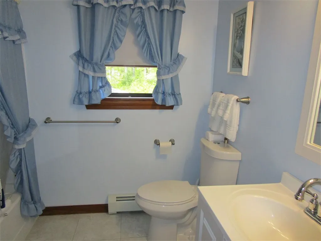 40 Redcoat Drive Hampstead NH 03841
