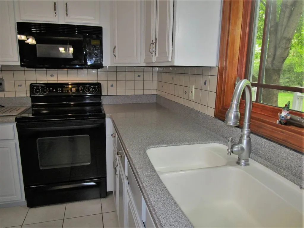 40 Redcoat Drive Hampstead NH 03841
