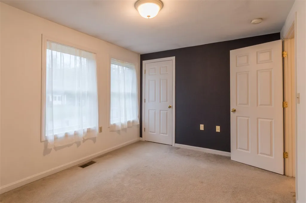 7 Lincoln Circle Hillsborough NH 03244