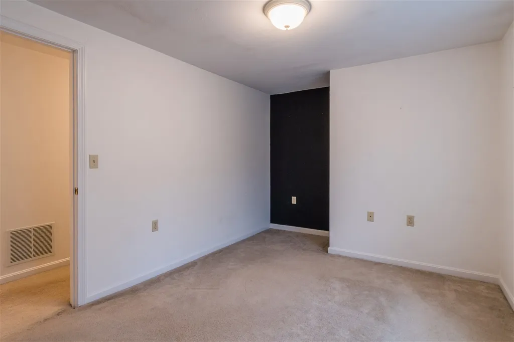 7 Lincoln Circle Hillsborough NH 03244