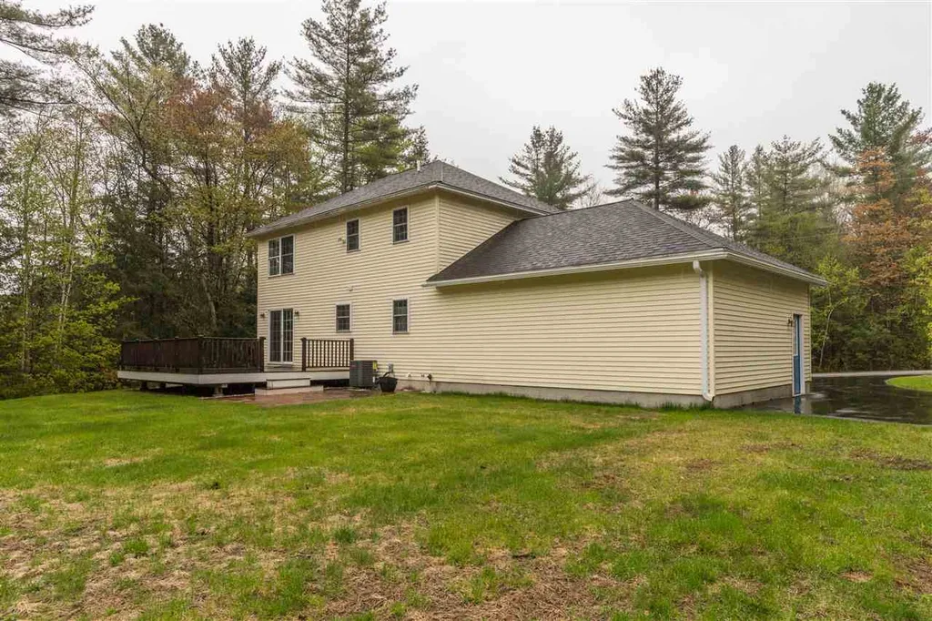 7 Lincoln Circle Hillsborough NH 03244