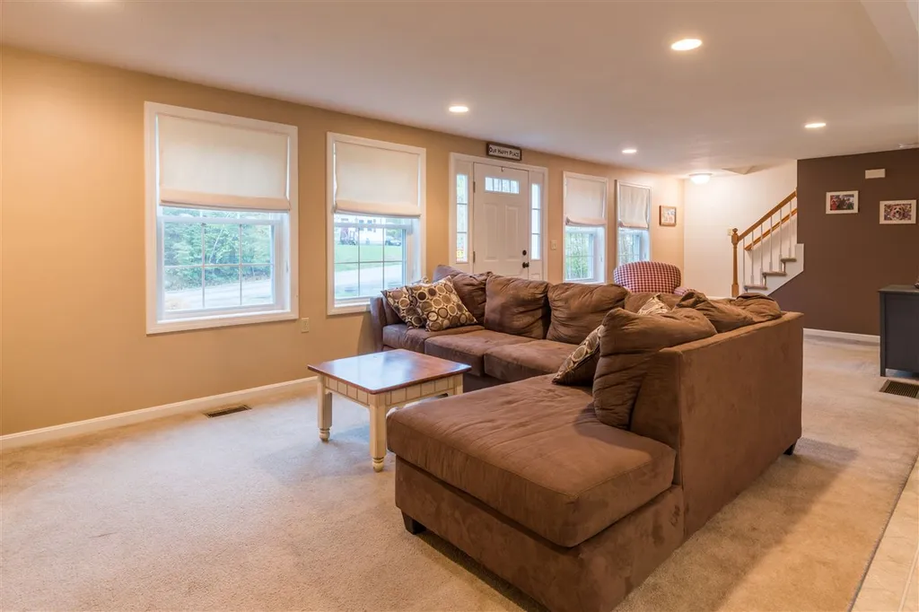 7 Lincoln Circle Hillsborough NH 03244