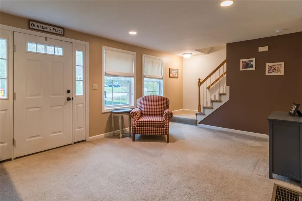 7 Lincoln Circle Hillsborough NH 03244