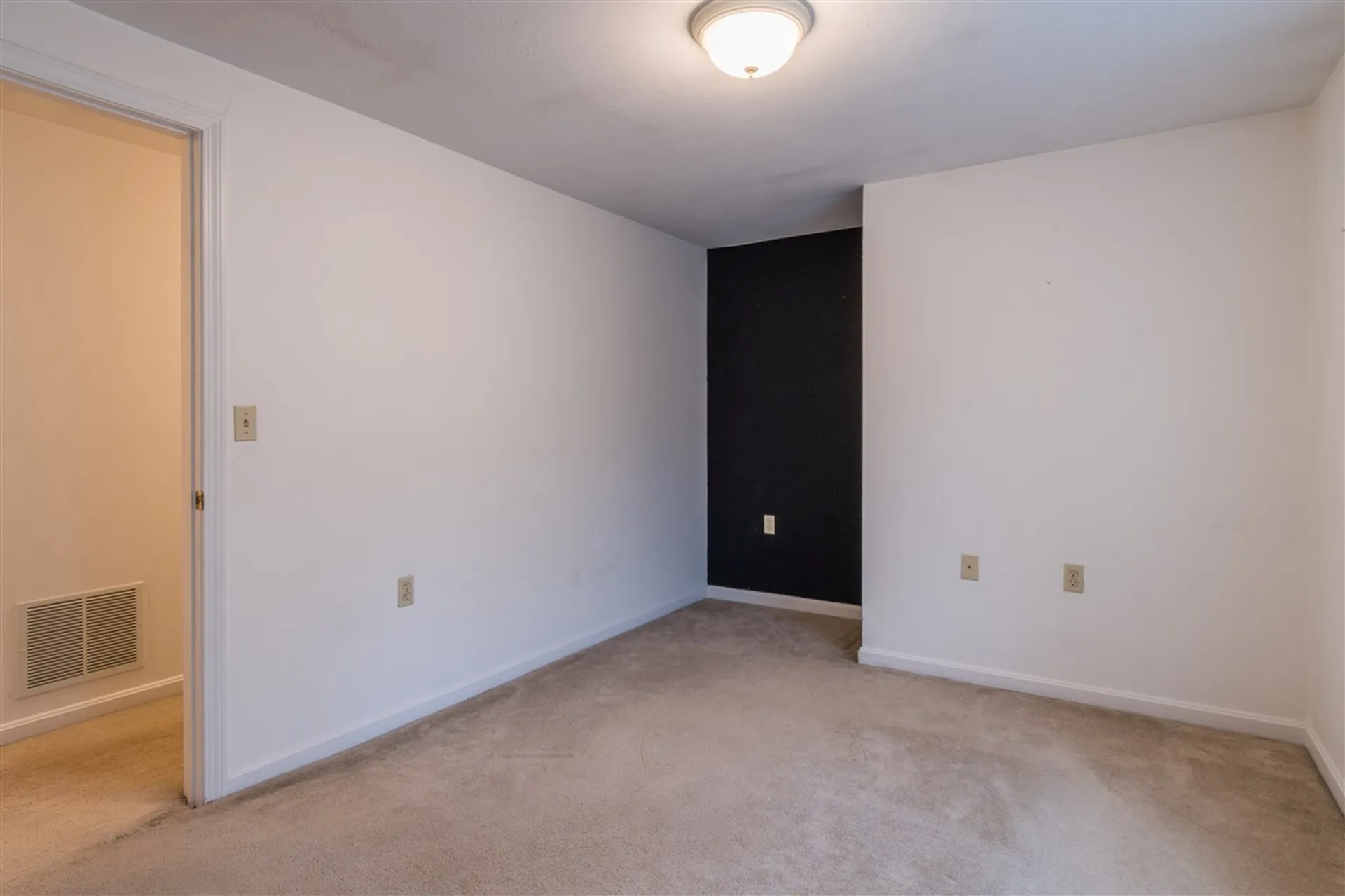 7 Lincoln Circle Hillsborough NH 03244
