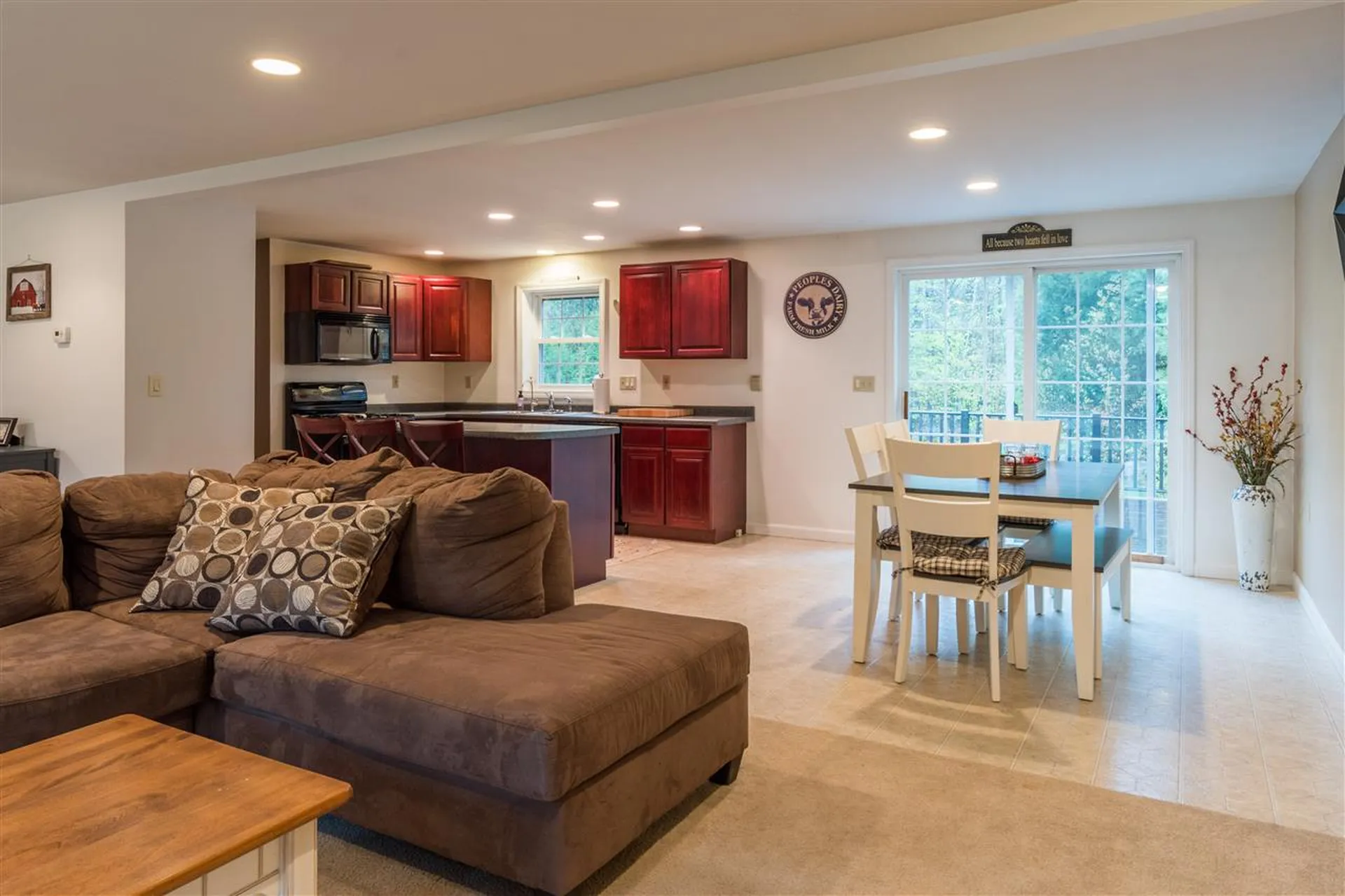 7 Lincoln Circle Hillsborough NH 03244