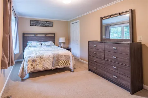 7 Lincoln Circle Hillsborough NH 03244