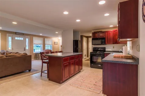7 Lincoln Circle Hillsborough NH 03244