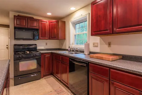 7 Lincoln Circle Hillsborough NH 03244
