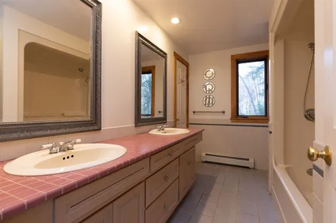 142 Mendums Landing Road Barrington NH 03825