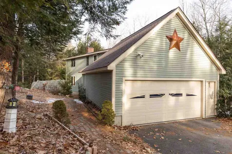 142 Mendums Landing Road Barrington NH 03825