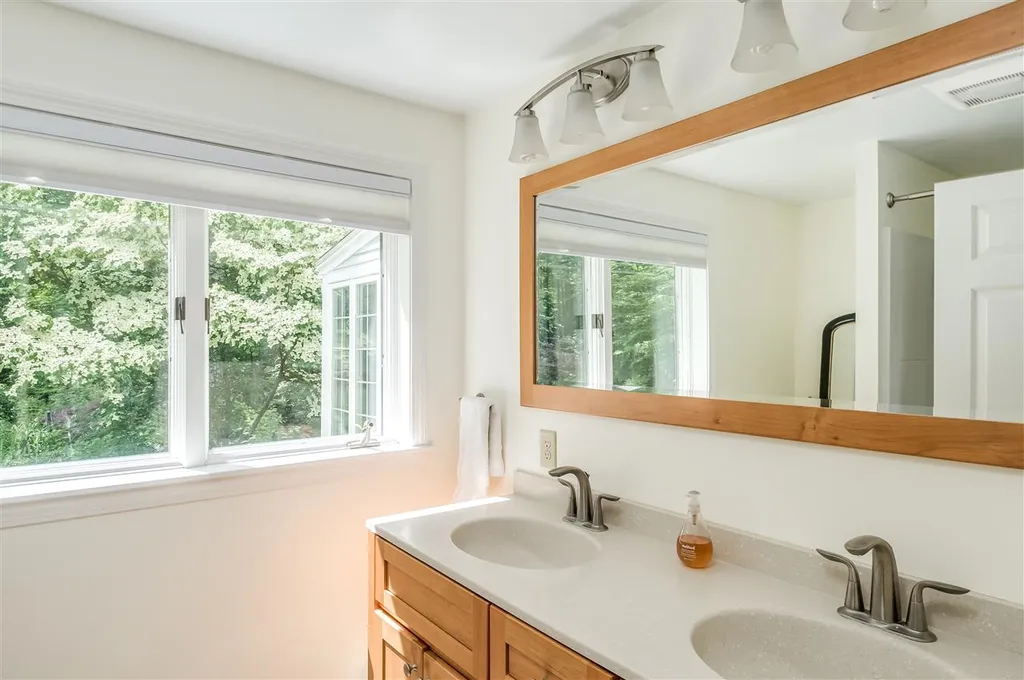 26 Granger Drive Lee NH 03861