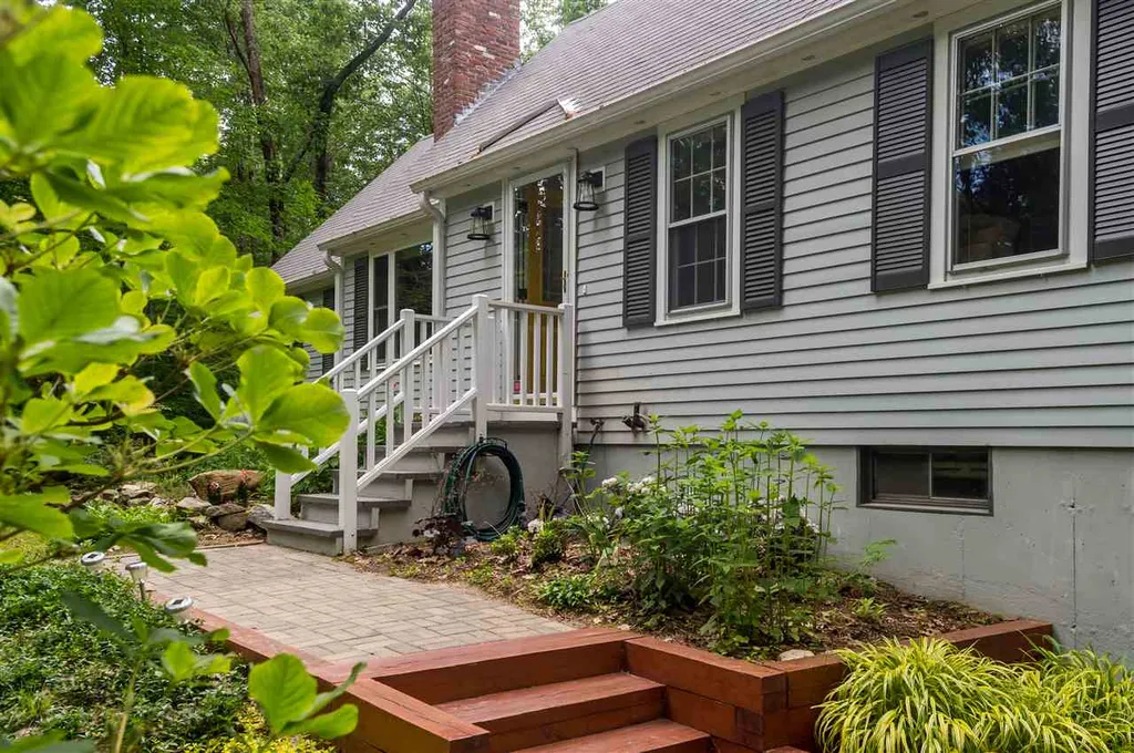 26 Granger Drive Lee NH 03861