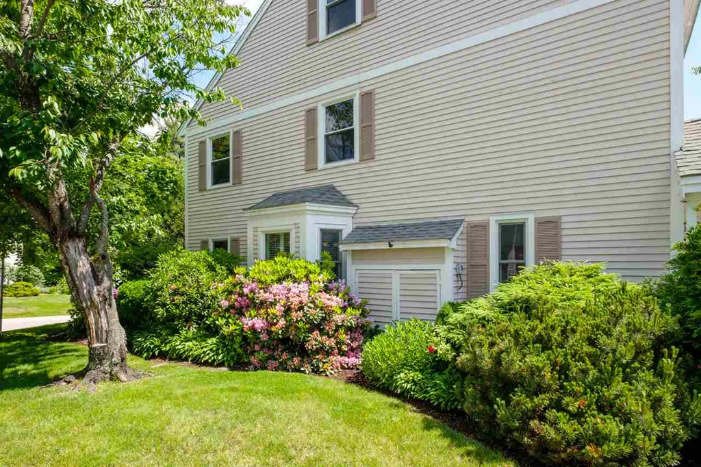 5 Pheasant Run Lane Stratham NH 03885