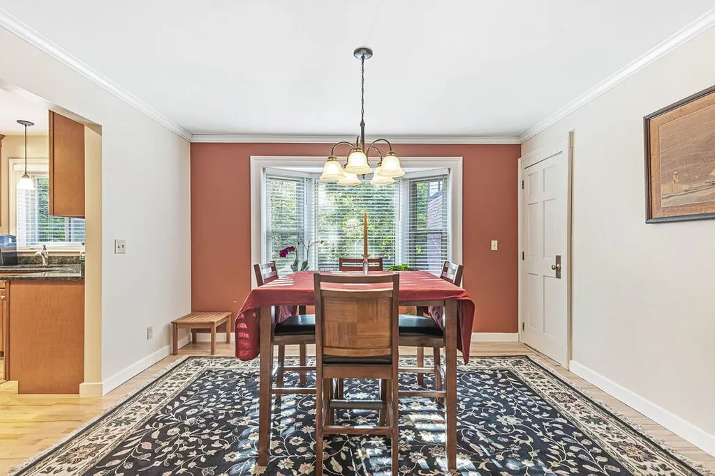 8 Beau Monde Drive North Hampton NH 03862
