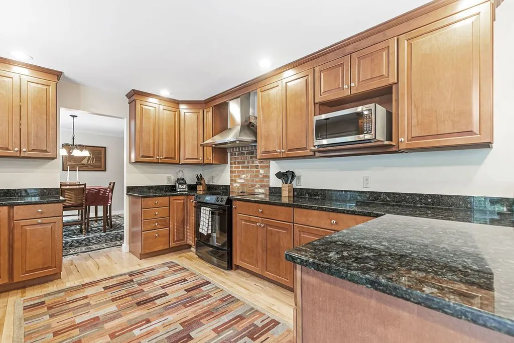 8 Beau Monde Drive North Hampton NH 03862