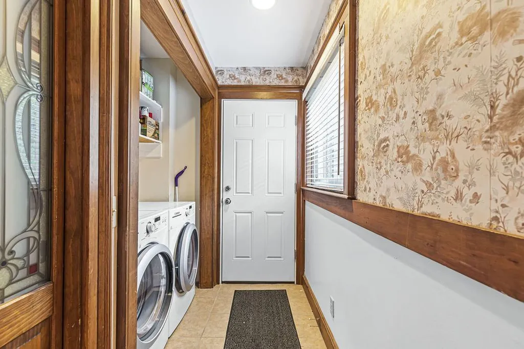 8 Beau Monde Drive North Hampton NH 03862