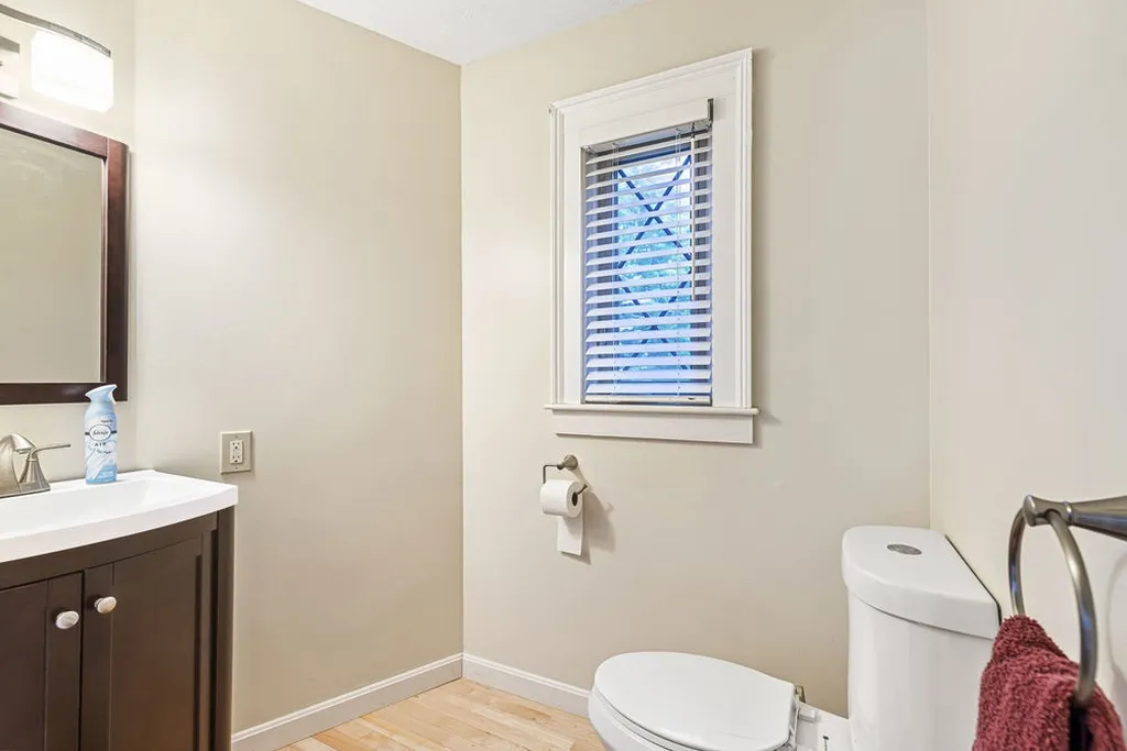 8 Beau Monde Drive North Hampton NH 03862