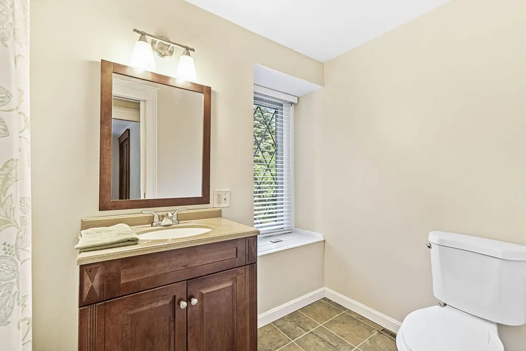 8 Beau Monde Drive North Hampton NH 03862