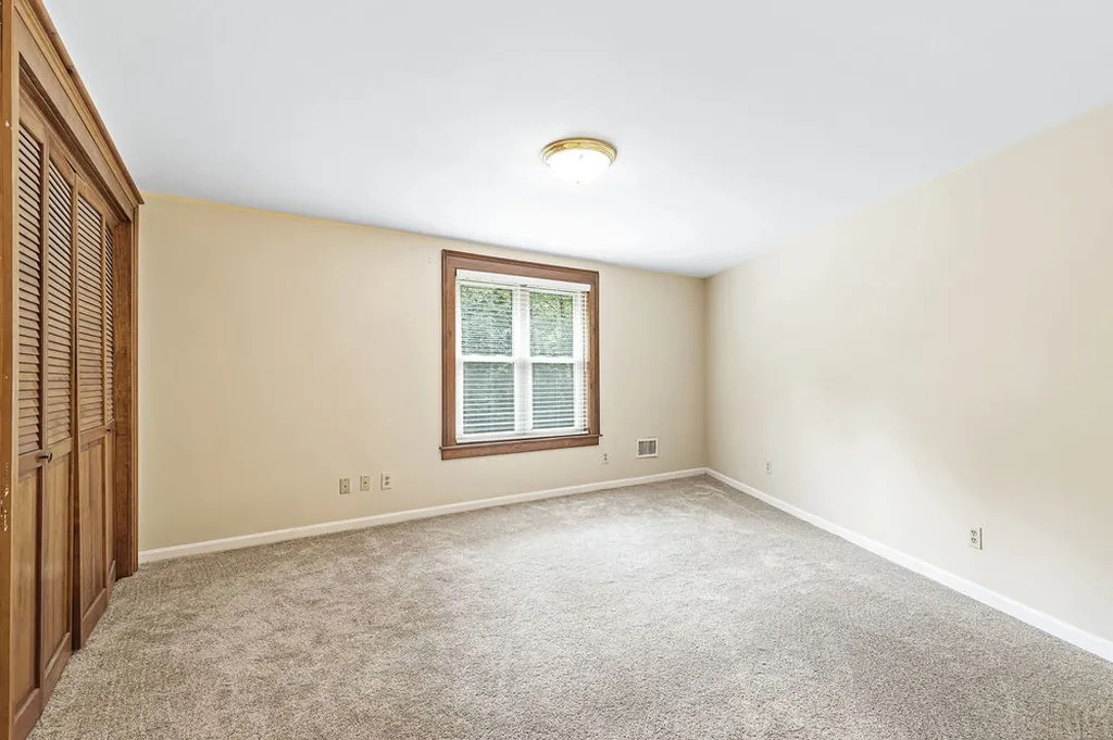 8 Beau Monde Drive North Hampton NH 03862