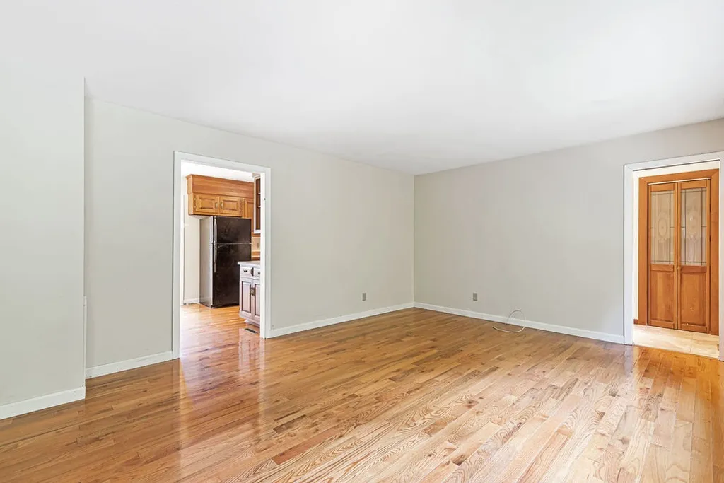 8 Beau Monde Drive North Hampton NH 03862