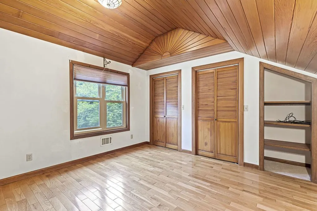 8 Beau Monde Drive North Hampton NH 03862