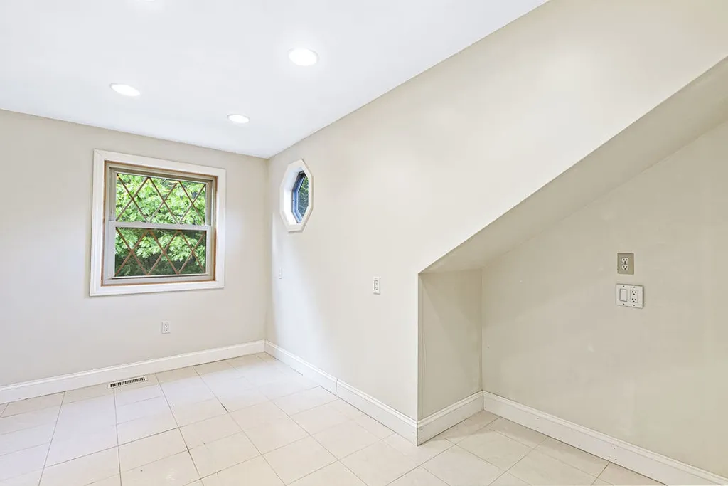 8 Beau Monde Drive North Hampton NH 03862