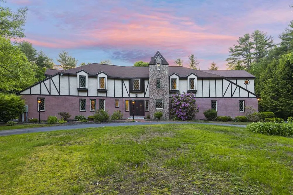 8 Beau Monde Drive North Hampton NH 03862