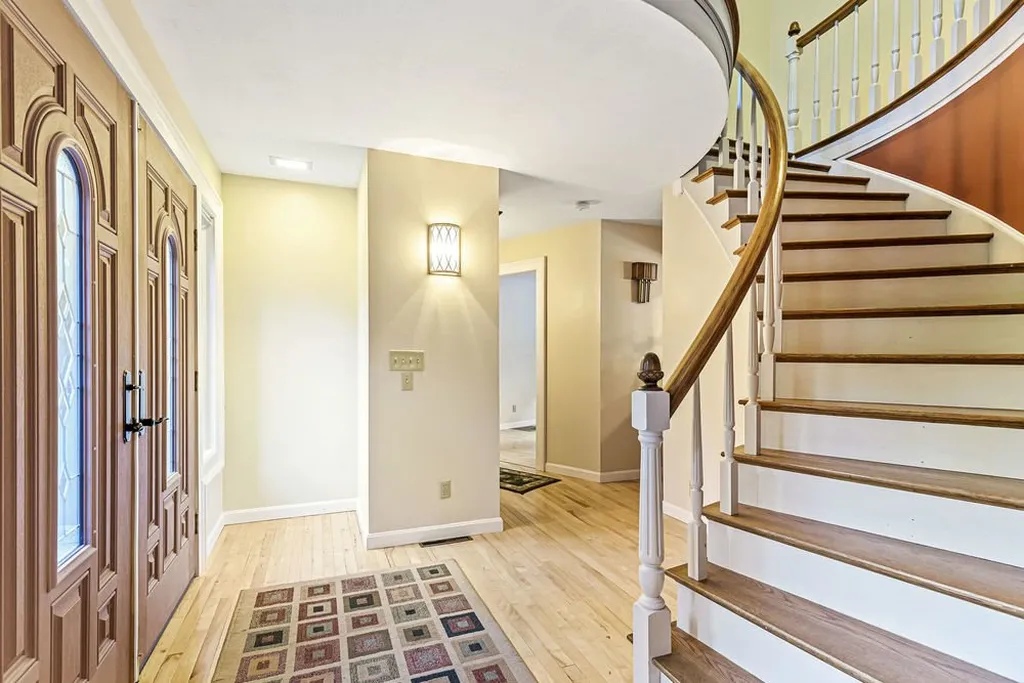 8 Beau Monde Drive North Hampton NH 03862