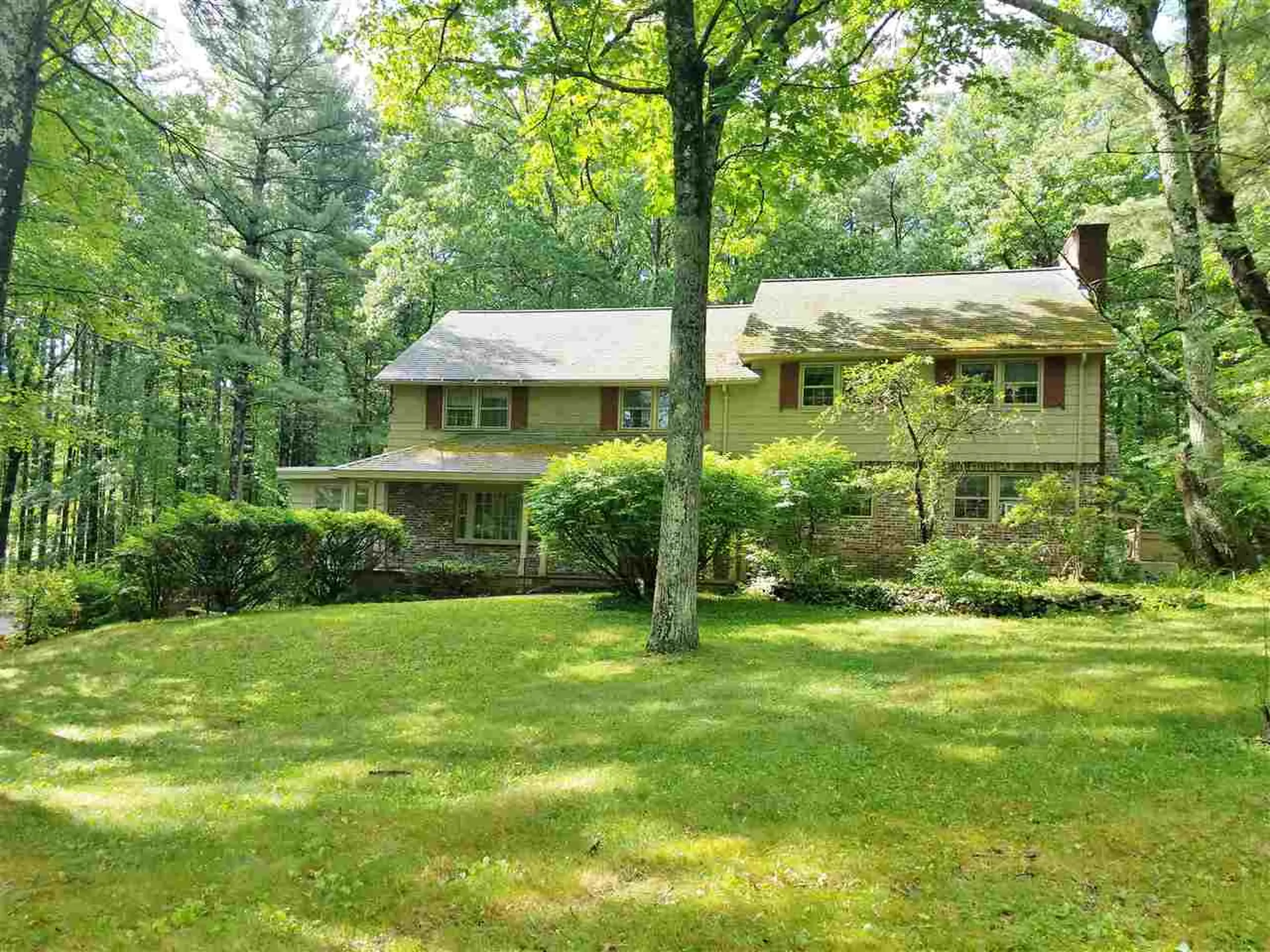 44 Indian Rock Road Nashua NH 03063
