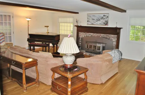 44 Indian Rock Road Nashua NH 03063