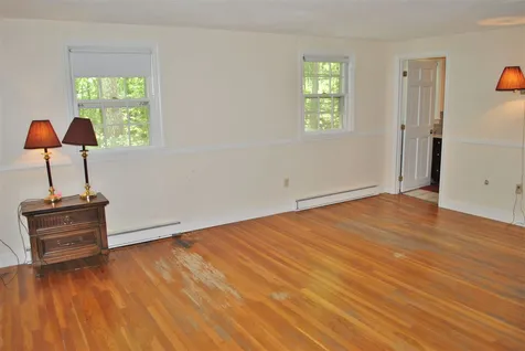 44 Indian Rock Road Nashua NH 03063