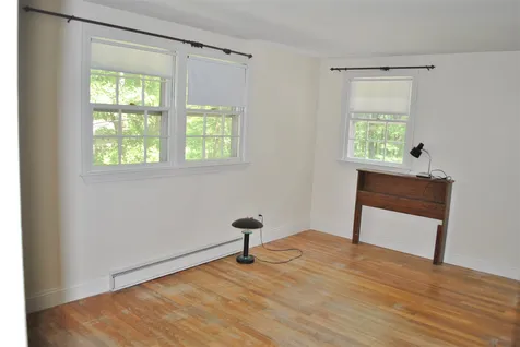 44 Indian Rock Road Nashua NH 03063