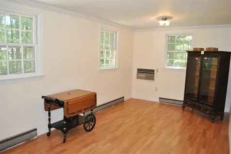 44 Indian Rock Road Nashua NH 03063