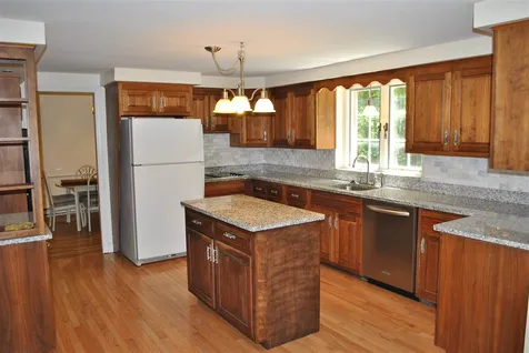 44 Indian Rock Road Nashua NH 03063