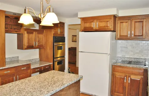 44 Indian Rock Road Nashua NH 03063
