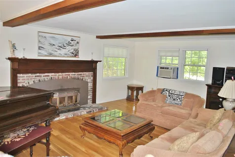 44 Indian Rock Road Nashua NH 03063