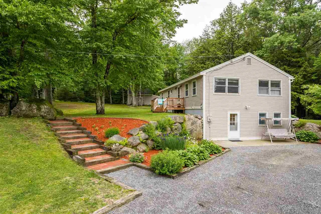 49 Stage Road Deerfield NH 03037