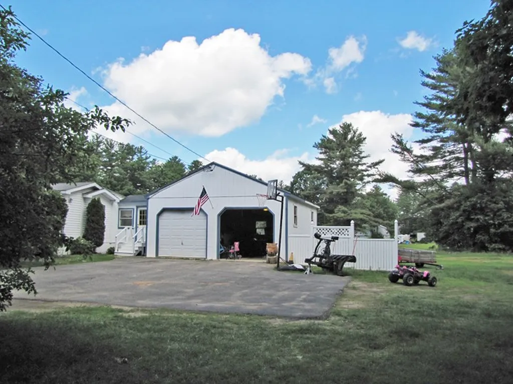 188 Mast Road Epping NH 03042