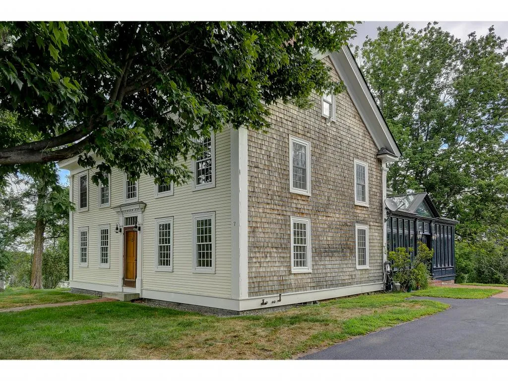 7 Emery Lane Stratham NH 03885