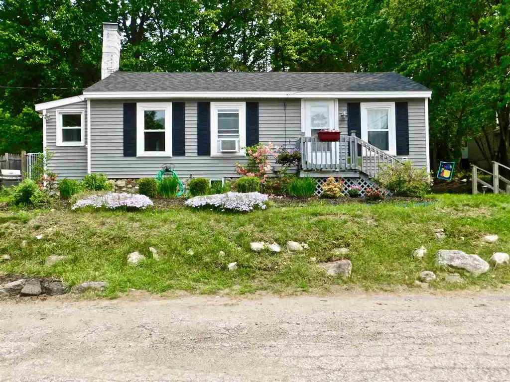 29 Coaker Avenue Hooksett NH 03106