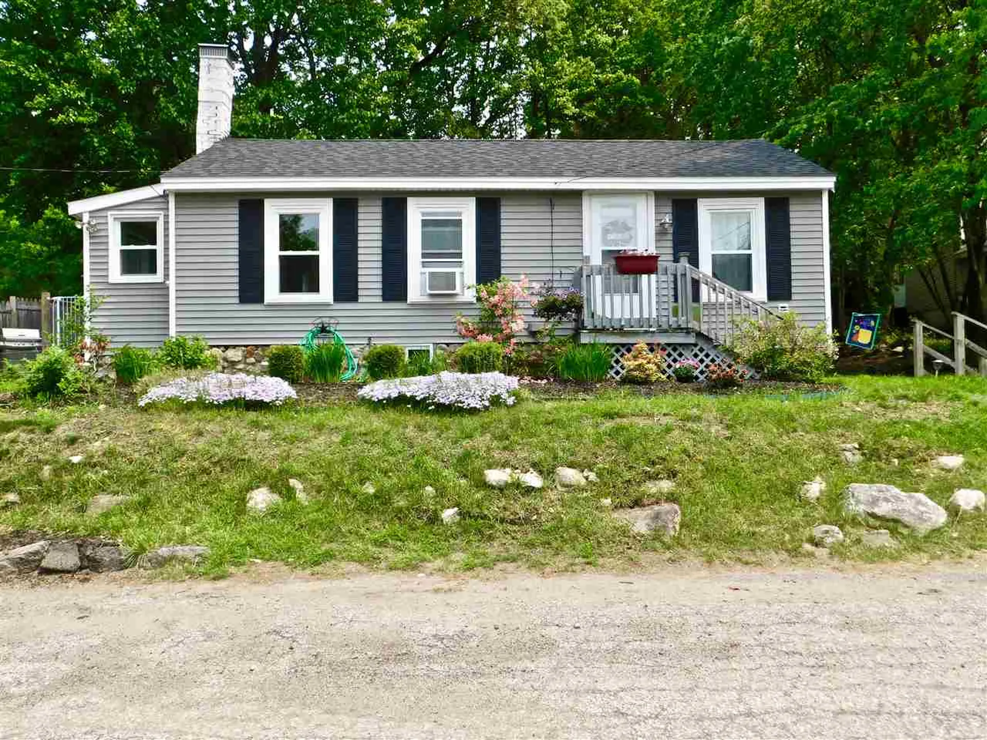 29 Coaker Avenue Hooksett NH 03106
