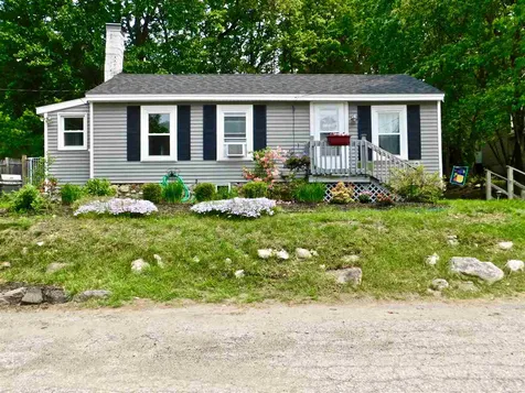 29 Coaker Avenue Hooksett NH 03106