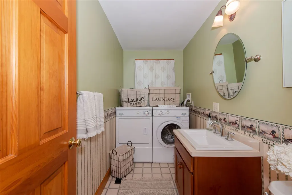 7 George Bennett Road Lee NH 03861