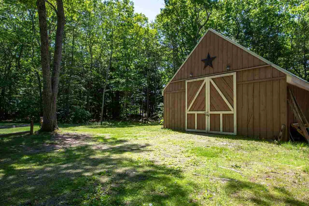 7 George Bennett Road Lee NH 03861